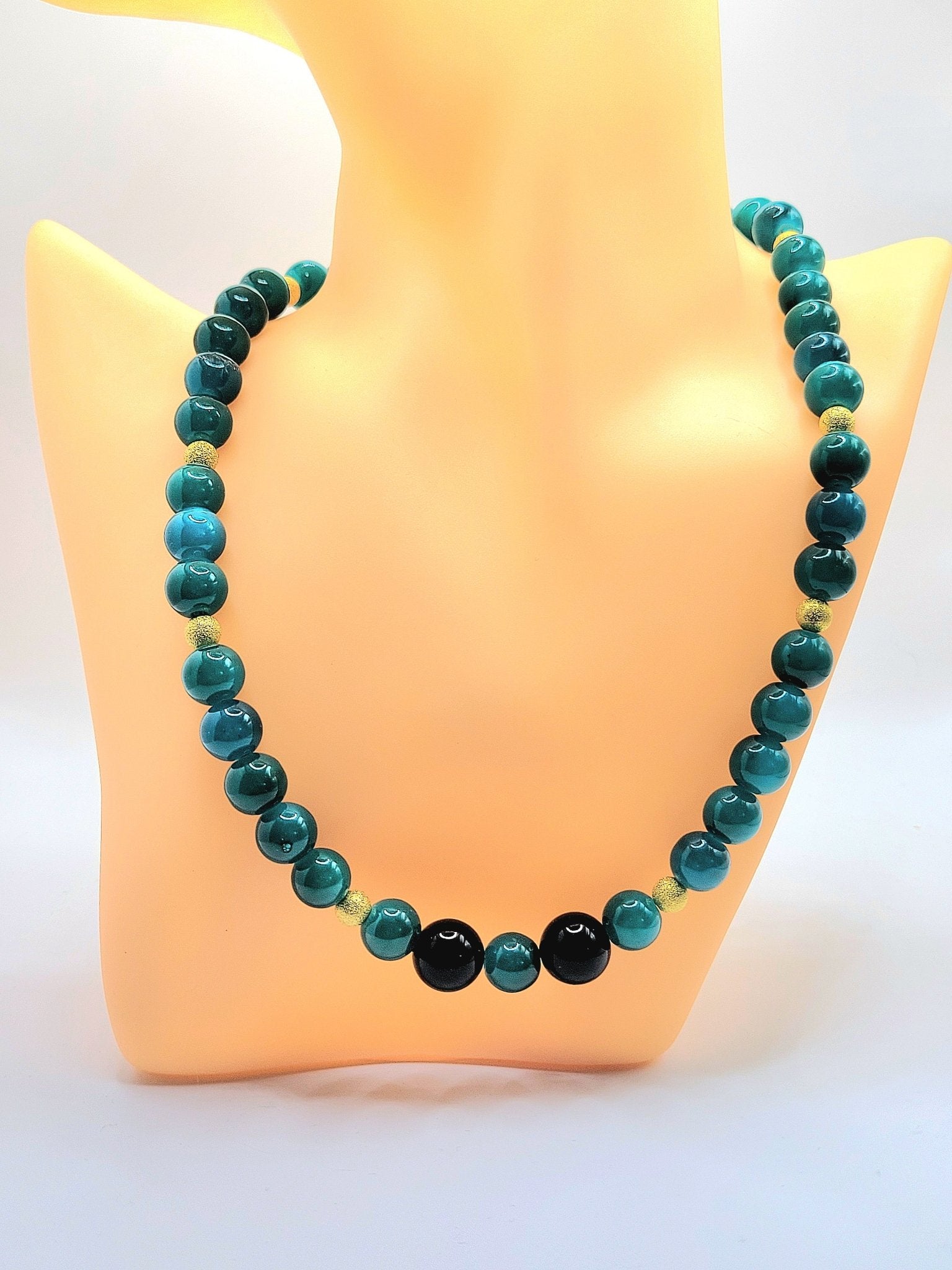 Green Quartzite And Black Agate Necklace - Strings Handmade